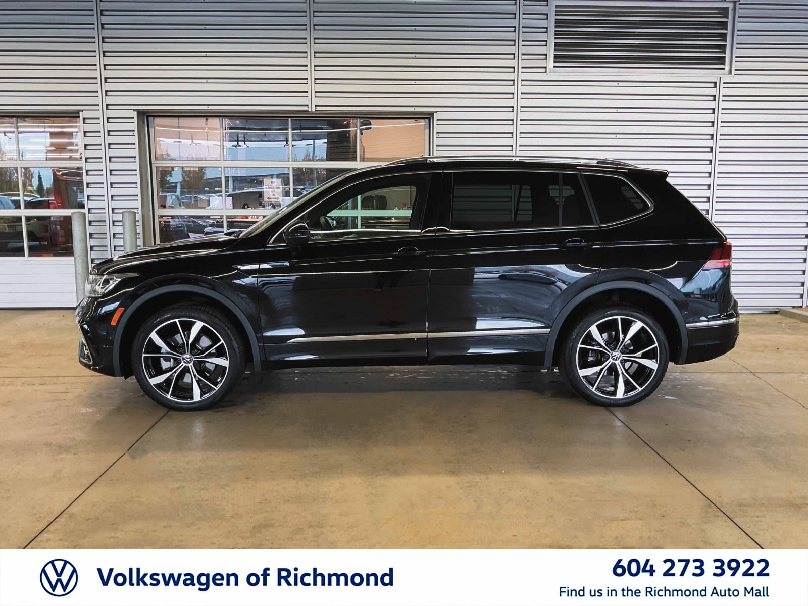 2024 Volkswagen Tiguan SEL R-Line Black photo 4