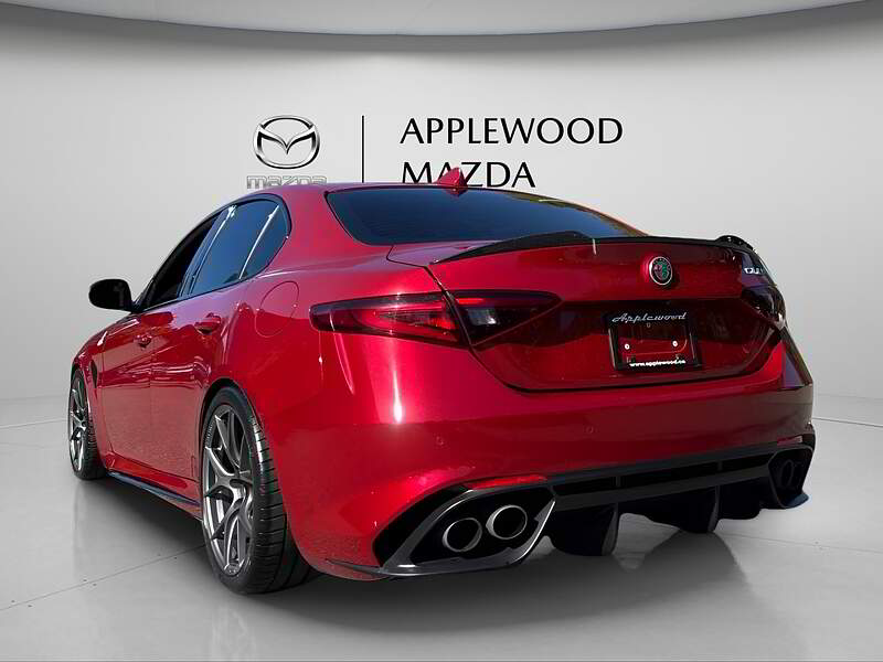 2018 Alfa Romeo Giulia Quadrifoglio photo 4